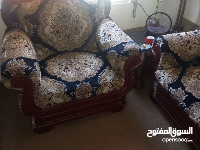 طقم كنب مكون من تسع مقاعد