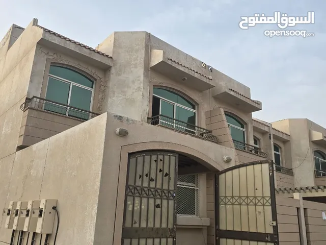 فيلا تجارية في موقع مميز
