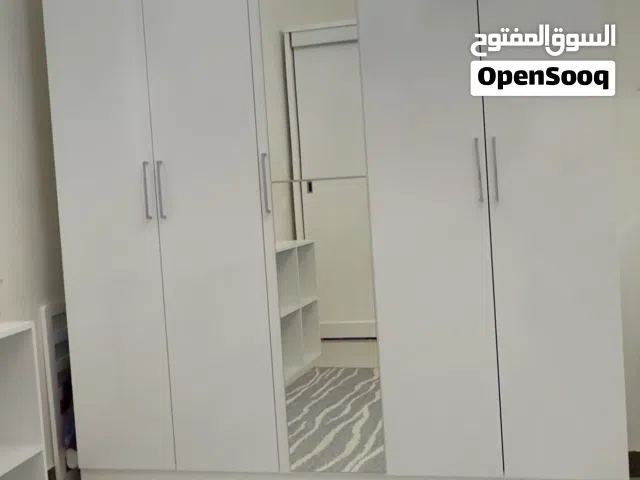 دولاب ملابس من هوم سنتر قوي وممتاز بدون اي عيب جديد استعمال اقل من سنة 5 ابواب
