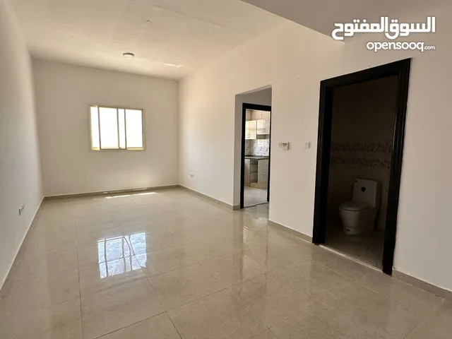 شقه غرفه وصاله ومطبخ 2حمام تكييف مركزى موقع مميز جدا وقريبه من جميع الخدمات فرصه لا تعوض