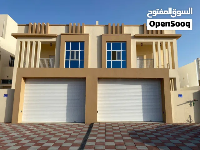 فيلا راقيه ومكيفه للإيجار المعبيله الثامنه بموقع ممتاز   اول دوار الثامنه وبكل الخدمات