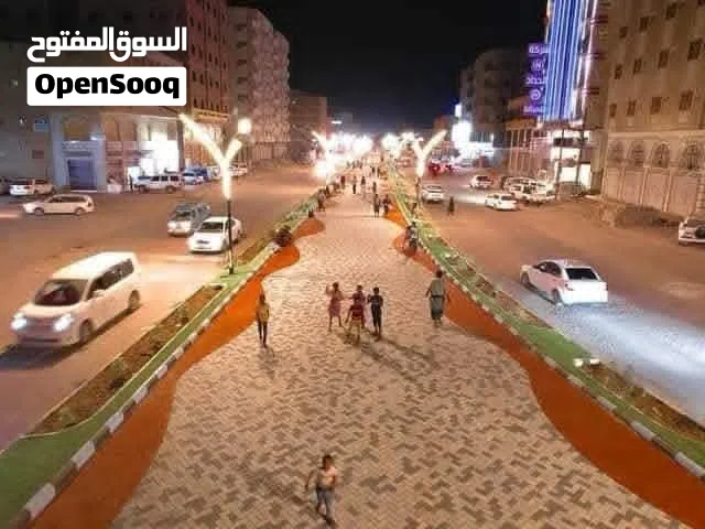 فرصة استثمارية ذهبية: فندق "لوكس" للبيـــع في قلــب عــدن وموقع استراتيجي مميز على الخط العام.
