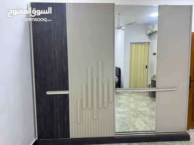 سلام عليكم كنتور سلايت وميز مراية وجرباية بدون مندر لبيع السعر المطلوب 400 وبي مجال