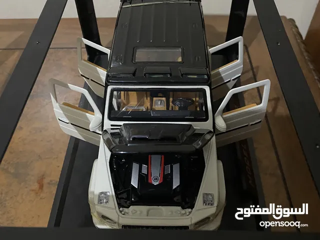 مجسمات سيارات جي كلاس عدد 2 لون ابيض ولون اسود . نوعية ممتازه وجوده عاليه .