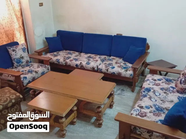 غرفة كنب بكامل مستلزماتها