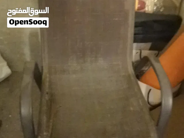 3 كرسي   مريح  خرجي للحداق  حديدهم تمام بس بدهم  تظبيط