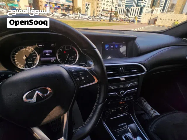 2017 Infiniti Q30 Sport