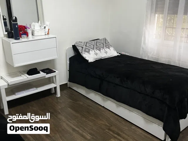 غرفة نوم من ikea عدد 2 سرير مع تسريحه