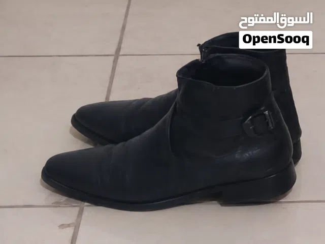 نار بوت اسود بحاله جيده مستعمل للبيع سعر خمس دنانير