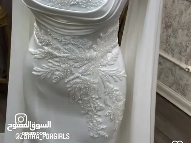 لبس مرة فستان عقد