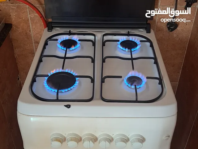 طباخة ايكون تركي 4 شعلات وفرن وشواية بحالة ممتازة ,بالمعبيلة الجنوبية