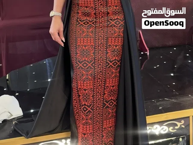 فساتين سهرات بحاله جديده استعمال لبسه واحده فقط مقاس S-M والفستان الاول من هارفي من الافنيوز للبيع