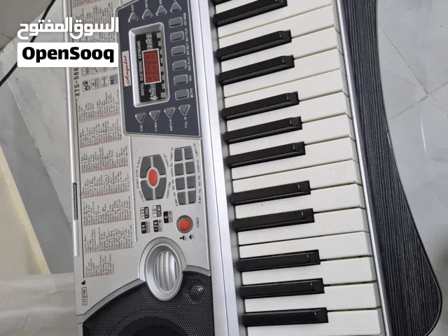 بيانو نظيف جدا .. مناسب للمبتدئين