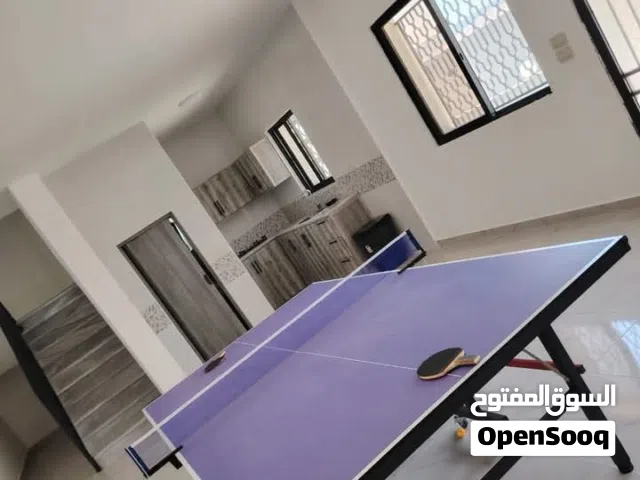 طاولة تنس للبيع بحالة الوكاله بسعر مغري