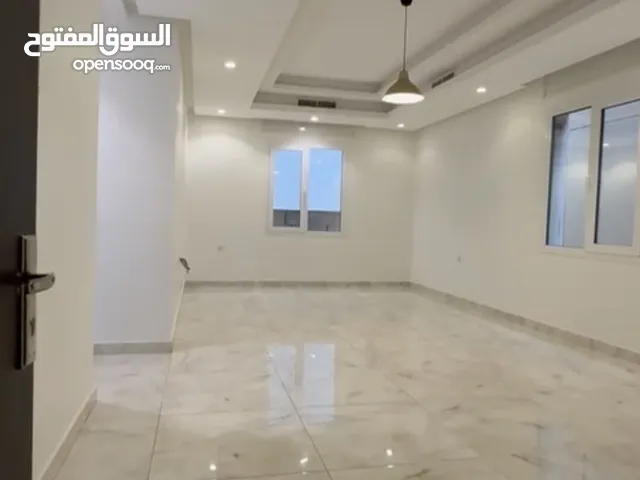 للايجار شقة بمنطقة أبو فطيرة قطعة 7