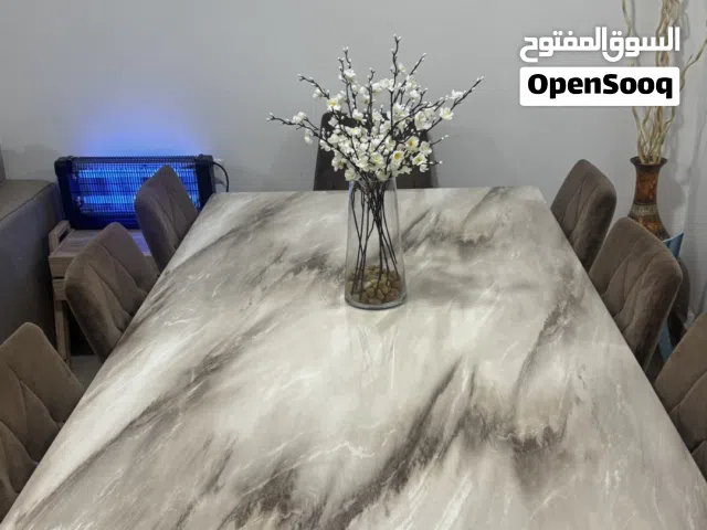 طاولة طعام