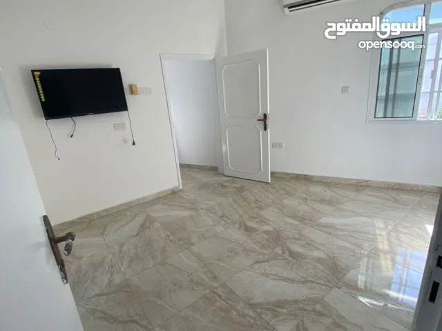 شقه غرفه وصاله للايجار في الخوير مسقط سعر الايجار 190 ريال عماني الايجار من المالك مباشر