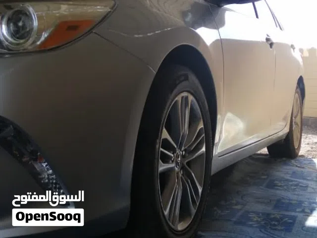 2015 تويوتا كامري SE
