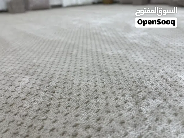 سجادة موكيت منقط كبيرة