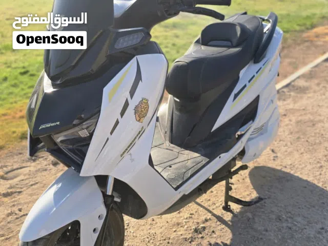 السلام عليكم /دراجة شحن TMAX بتصميم فخم ومميز لون ابيض مع وصل الضمان درجات