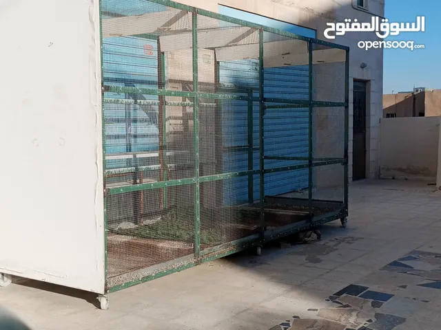 مطير عصافير استخدام خفيف للبيع يصلح الى جميع انواع الطيور وغير ثابت له عجال للنقل استخدام 3اشهر