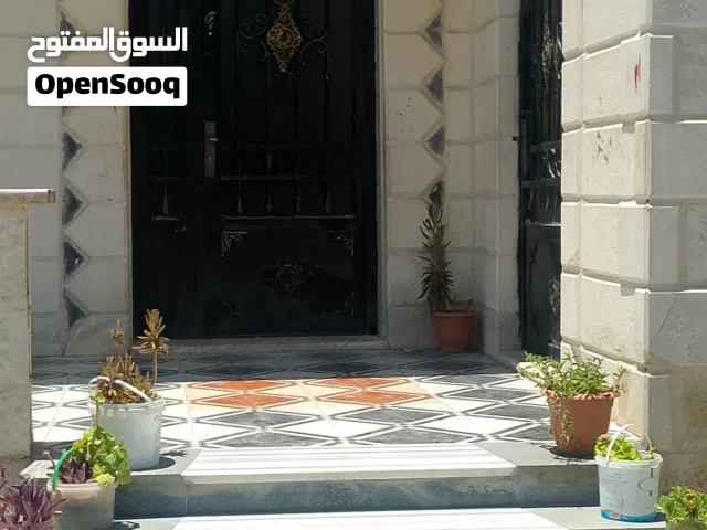 منزل للبيع طابقين الطابق الاول كامل الثاني واقف عالتشطيب وشمعات لثالث مسطح البيت 200 الارض دونم وربع