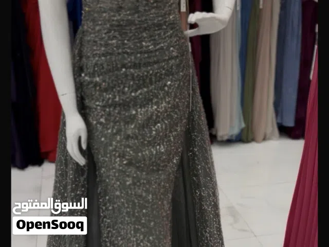 فستان للبيع