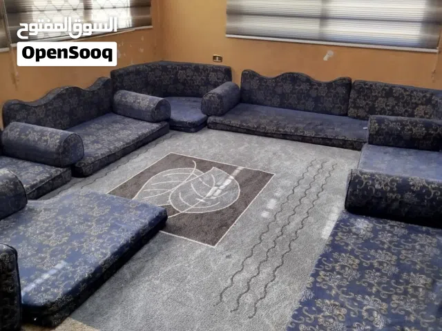 فرش عربي بحالة ممتازة