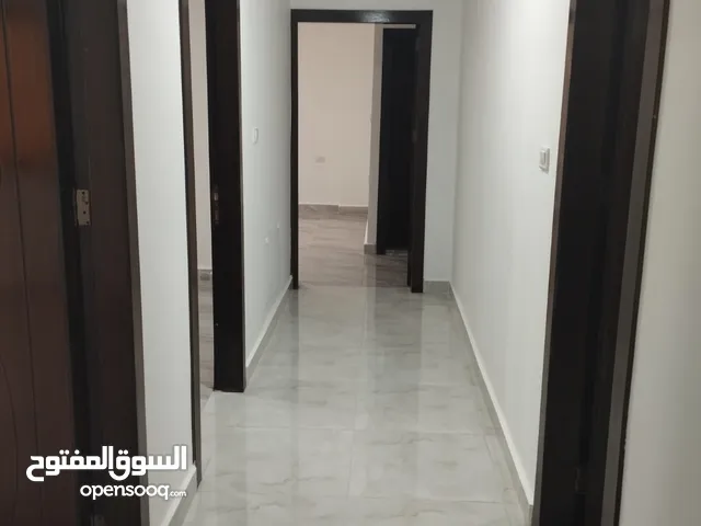 شقة طارق ارضي مع تراس امامي و تراس خلفي مساحة 50 متر بافضل سعر بالزرقاء الجديدة