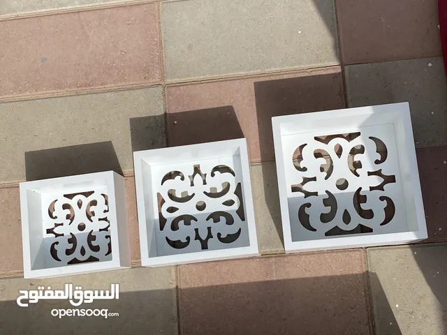 رفوف جديده ونظيفه
