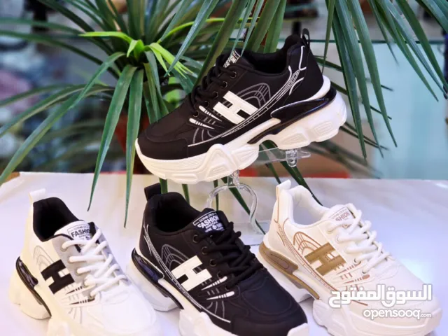 شوز رياضي نسائي