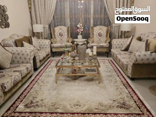 طقم كنب 3+2+2+1+1 Sofa set 3+2+2+1+1 مع سجادة وستائر