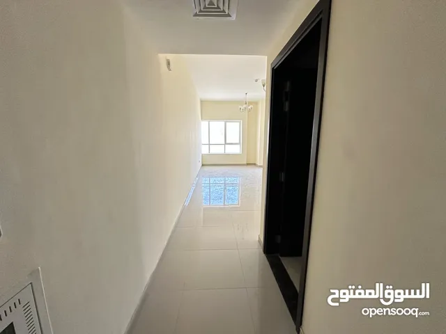 (ضياء)غرفتين وصالة اول ساكن للايجار السنوي في الشارقة على شارع الملك عبد العزيز مقابل الميغا مول