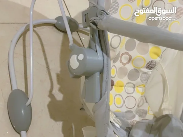 كرسي مواليد هزاز مع موسيقى شبه الجديد