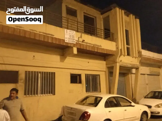منزل للبيع في الرفاع مع محلين تجاريين