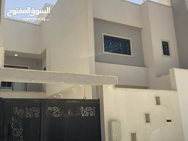 380 m2 5 Bedrooms Townhouse for Sale in Tripoli Al-Serraj