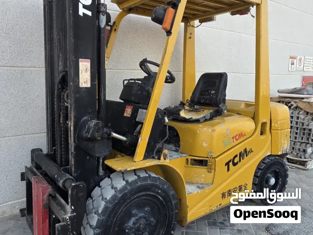 فوركليفت 3 طن  TCL  موديل 2005 متاح للبيع  مطلوب اعلي سعر الشارقة منطقه الصجعة