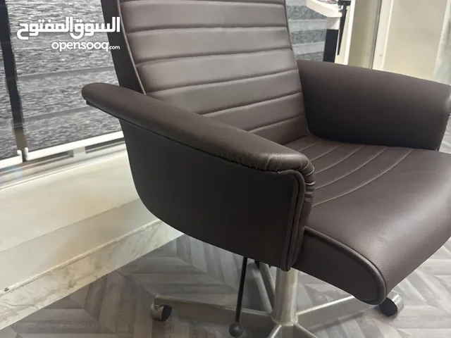 كرسي مكتب نظيف
