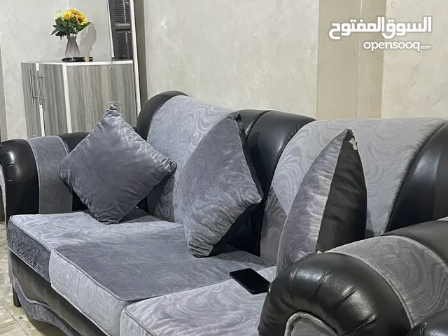 طقم كنب 10 مقاعد بحالة جيدة جداً للبيع بسعر مغري!