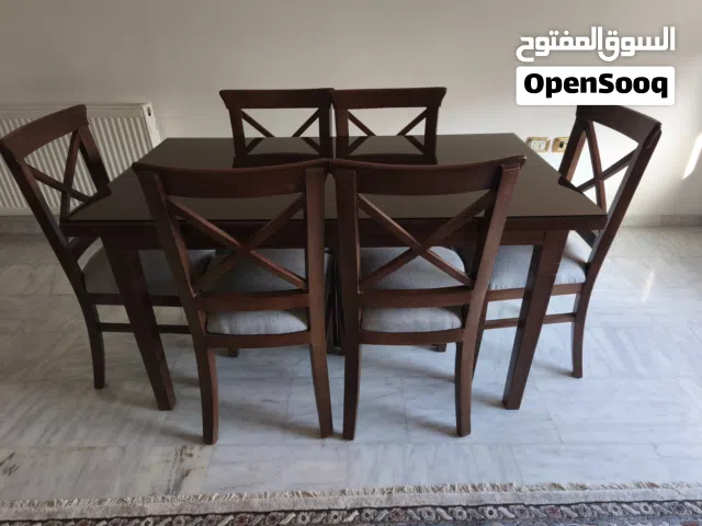 طاوله طعام ل 6 أشخاص بحاله ممتازه