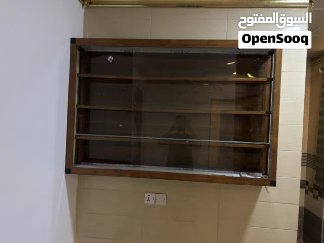 فاترينة (خزانة عرض) جدارية زجاجية