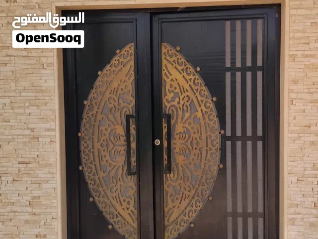 فيلا للبيع مساحة الأرض 1300 بقرب من طريق المطار مدخل حي قطر