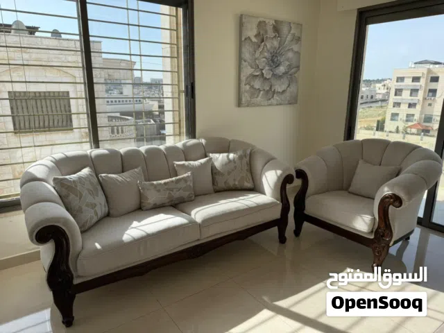 طقم صالون و طاولة سفرة بحالة الجديد