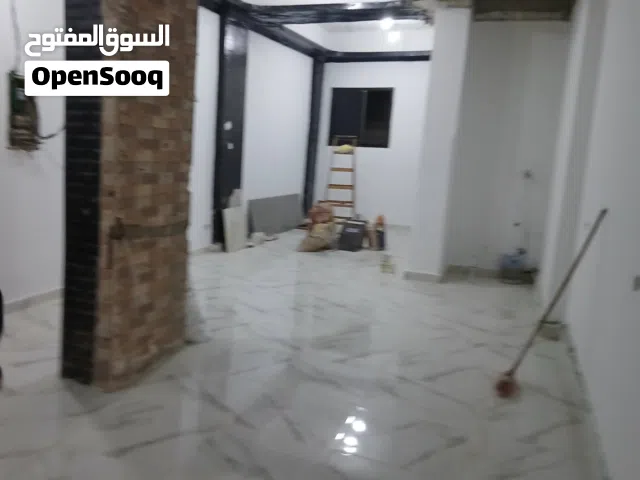 محل 60 م بموقع ممتاز امام محطة ترام فيكتوريا مباشر للبيع