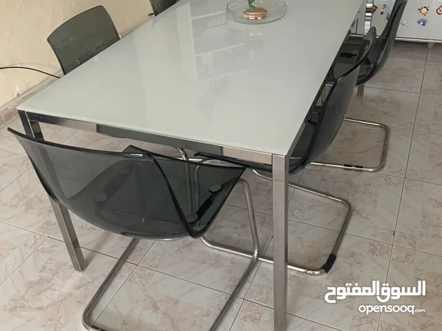 طاوله طعام