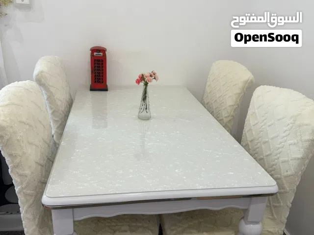 طاولة طعام
