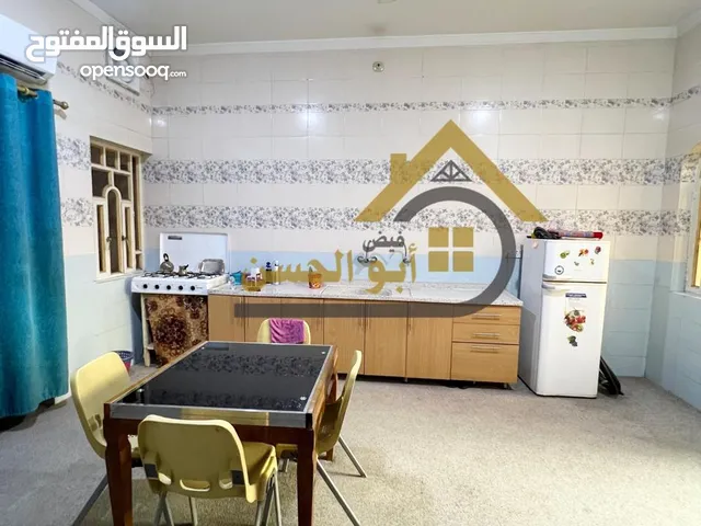 دار للايجار في منطقة حي صنعاء جدا مميز قرب شارع الشركات بمساحة 300 متر. ْ4