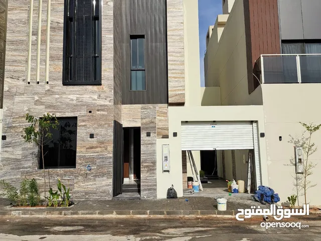 200 m2 More than 6 bedrooms Villa for Sale in Al Riyadh Al Mahdiyah
