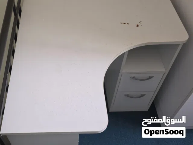 طاولة حرف L