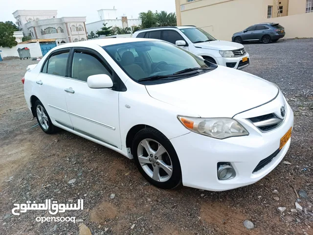 Toyota Gli 1.8 Model 11/12 Color white